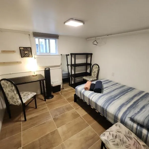 Affordable/Quiet Private Room, khách sạn ở Toronto