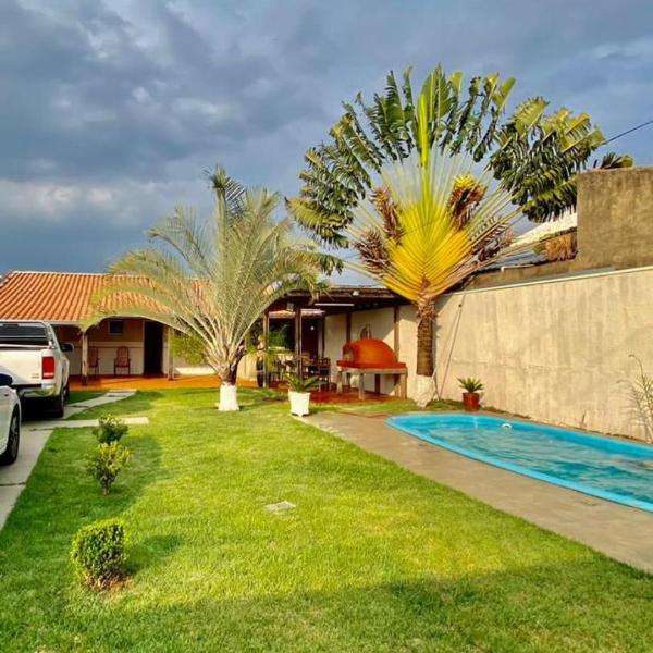 Casa com churrasqueira e piscina