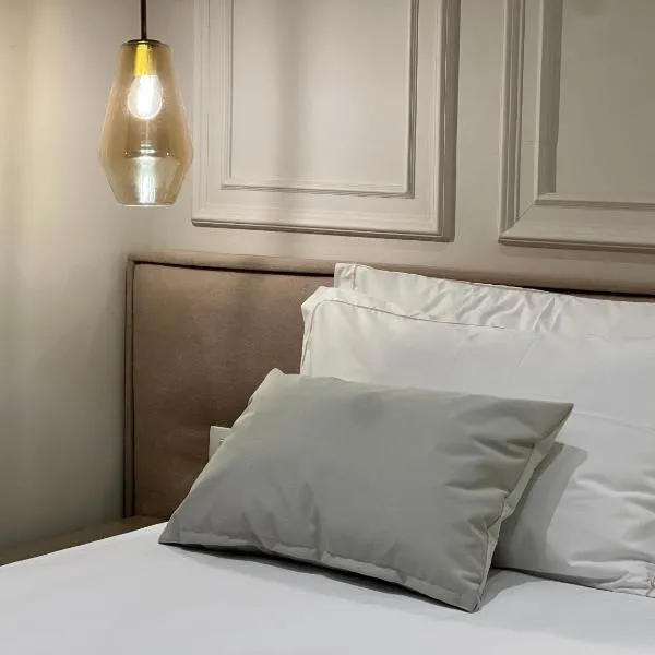 Coastline Five Beachside Rooms & Studios, hotel in Durrës