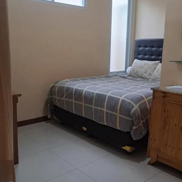 G10 Guest House Near Asia Afrika Bandung, khách sạn ở Bandung