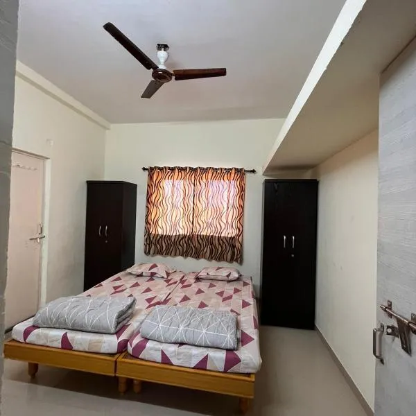Home Nest PG, hotell sihtkohas Anand