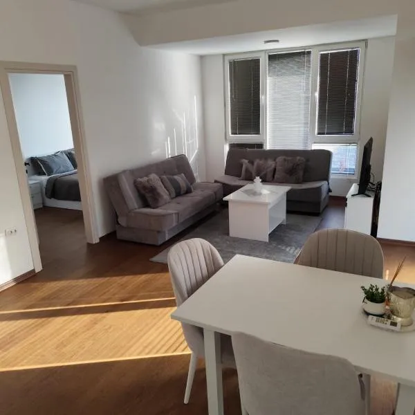 Miha apartment, hotel in Petrovec
