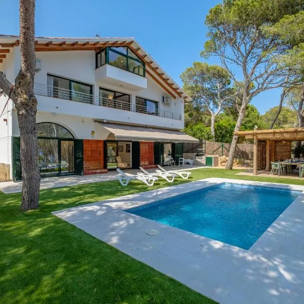 Villa Can Reig Tamariu, next to the beach, hotel in Tamariu