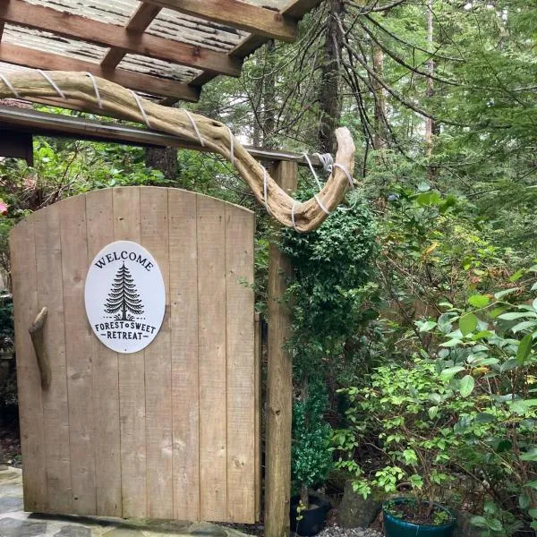 Forest Sweet Retreat Hot Tub & Wood Fired Sauna, hótel í Ucluelet