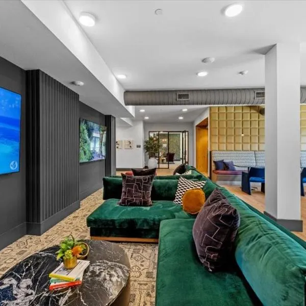 Cozy Cityscape w Pool, BBQ, Lounge, Gym & Parking