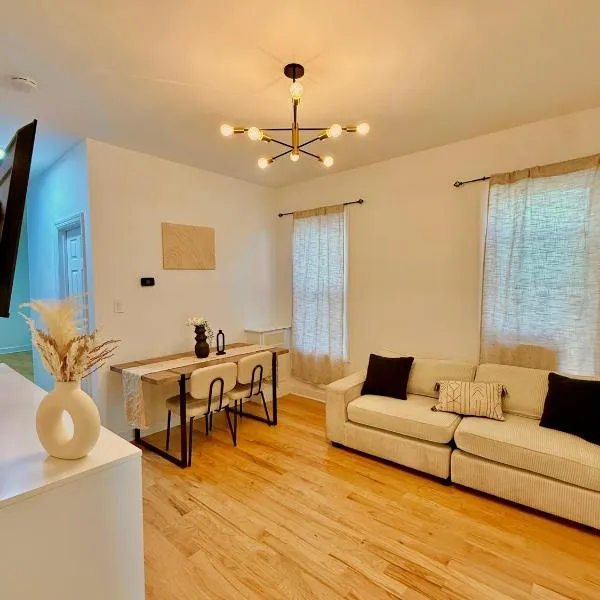 Spacious 3BR Apartment - 12min Newark Airport -Near NYC & Malls、ニューアークのホテル