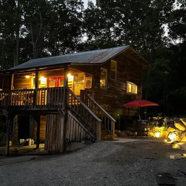 Boulderwoods Cabin: Speedwell şehrinde bir otel