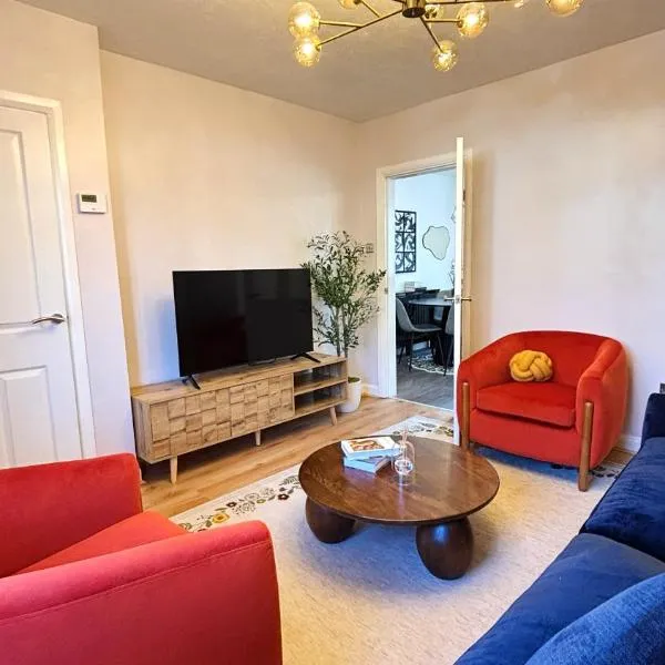 EliteunseenSuites 2 Bedroom Beautiful Semi Detached House - Private Parking, hotel v destinaci Coventry