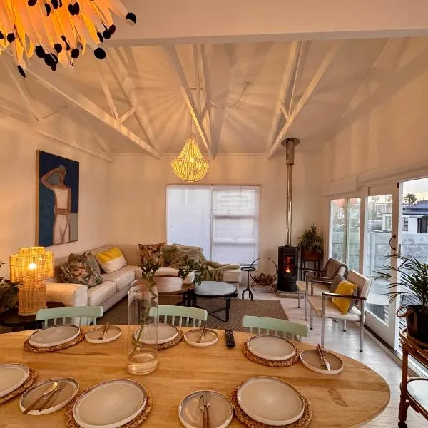Beach House by Beach Collection Winelands, Hotel in Strand