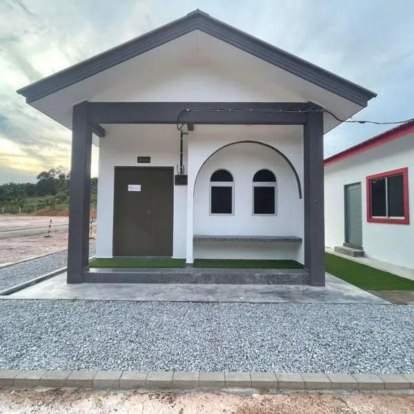 Casa de Alyzaa, Hotel in Kampong Lendu