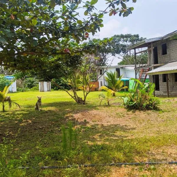 Villa 1200m2 de jardin "100m plage", hotel din Kribi