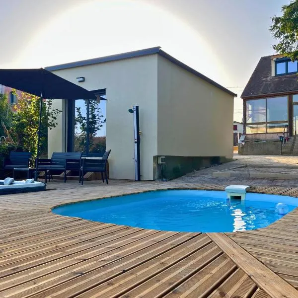 Petit Paradis, hotel in Saint-Fargeau-Ponthierry