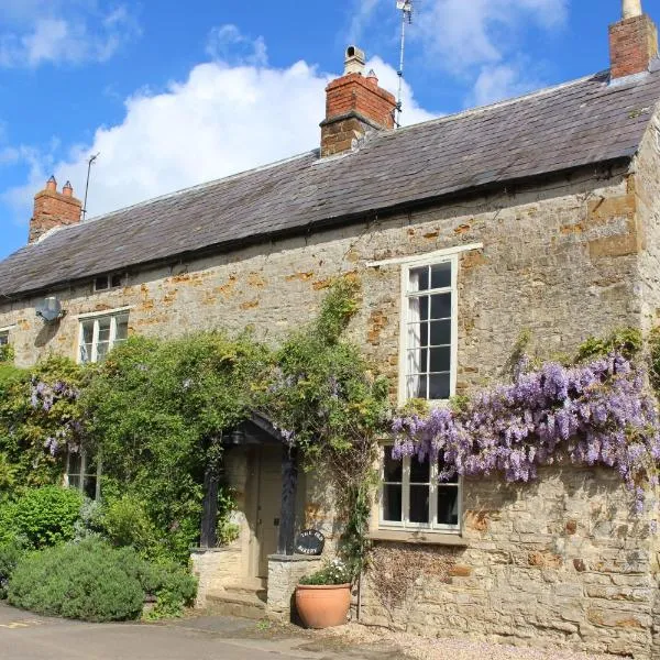 The Old Bakery Barn, hotel di Farthingstone