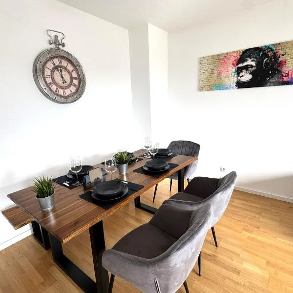 Gehobenes Wohnen mit Balkon, Parkplatz und keine 10 Minuten in die City, Hotel in Stegaurach