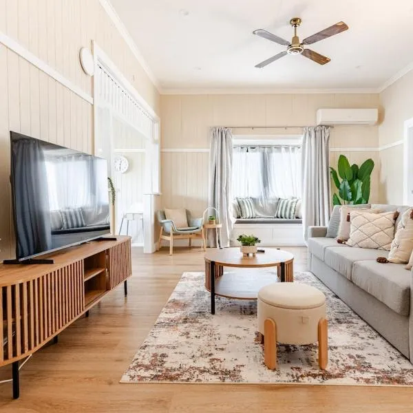 A5Q Abnb-Style 3BR House with Balcony & 2 Free Parking Nr Portside Wharf, hotel en Brisbane