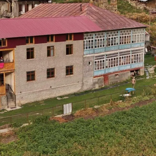 Viesnīca Guest house Emzar pilsētā Adishi