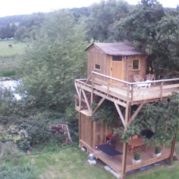 Cabane Perchée dans la prairie de l'ancien moulin, hotel en Bennetot