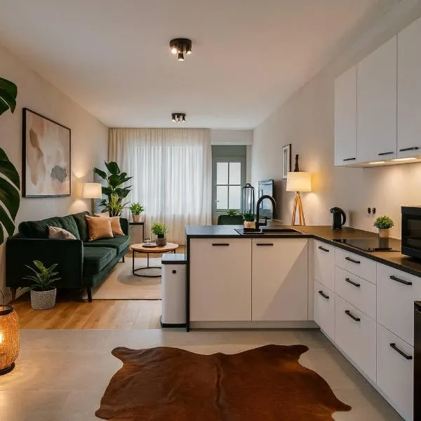 1 Bedroom Ground Floor Apt - Private Garden - Tram & Bus in Front, hotel v Antverpách