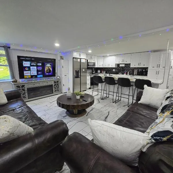 윈스턴세일럼에 위치한 호텔 Winston Ardmore Executive King Bed Suite &hot tub