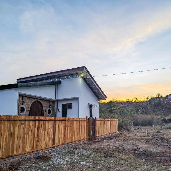 Loti Guest House Jln Penun Limau, hotel in Kupang