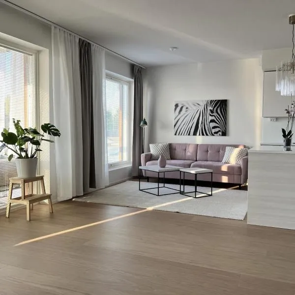 New apartment with sauna, lake and beach, hotel in Tampere