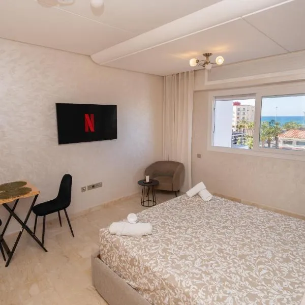 Superbe studio Vue Mer - Corniche Malabata, Clim, hotel in Tangier