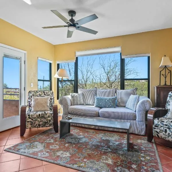 Gorgeous Mountain and City Views, Pools, and Hot Tubs, khách sạn ở Tucson