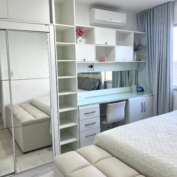 Apto charmoso, com ar, localização privilegiada - Foto 2