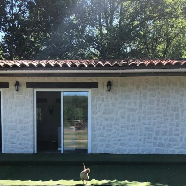 La Bergerie Luxury cottage and pool on eco-friendly micro-farm, hotell sihtkohas Duravel