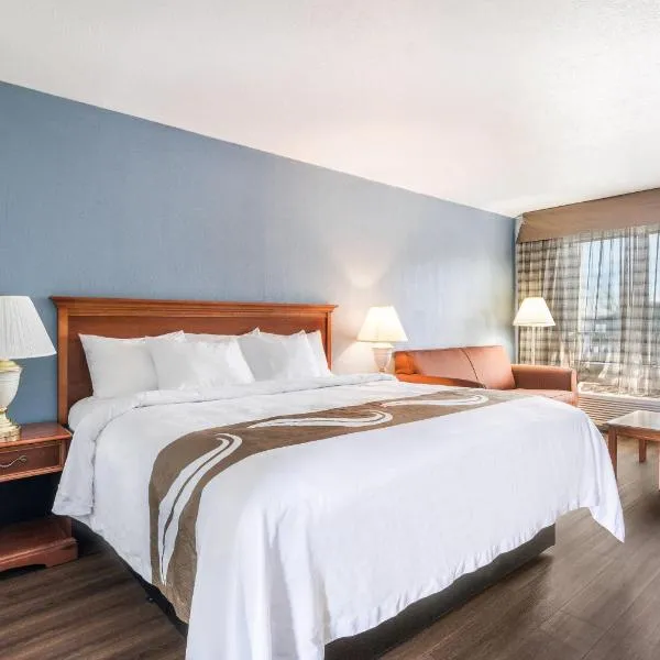 Quality Inn - On The Lake Clarksville-Boydton, hotel di Clarksville