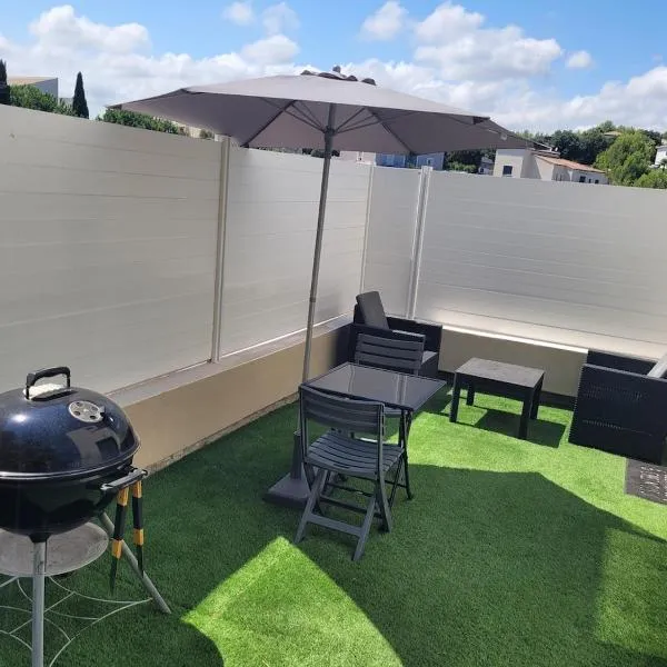 logement indépendant avec terrasse "Les Mésanges", hotel in Juvignac