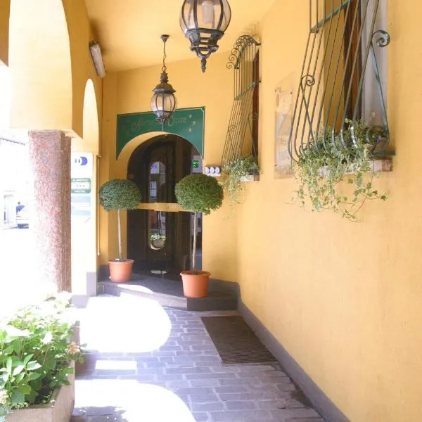 Albergo Della Corona、Vernateのホテル