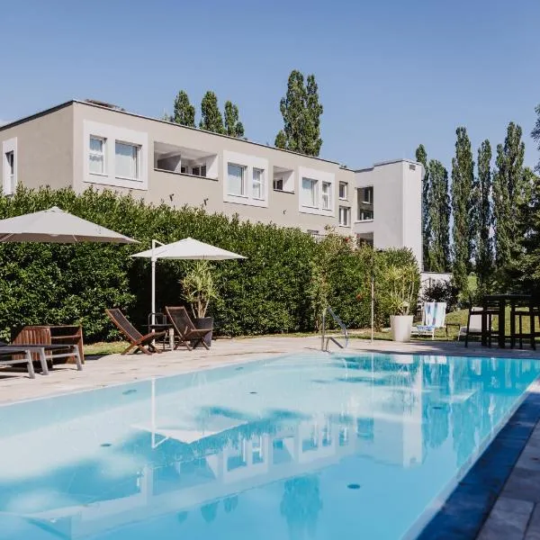 Ewitsch 13 - Hotel Garni, hotel a Berghausen
