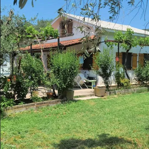 Zephyr Guest House, hotel in Lefokastro