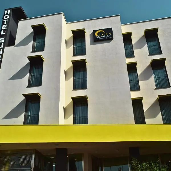 Sunrise Hotel, khách sạn ở Casoria