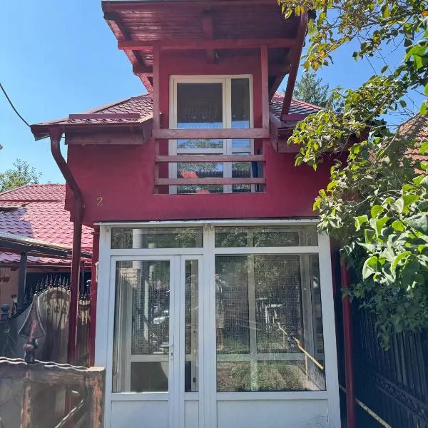 Mica casă roșie, hotel in Cîmpulung