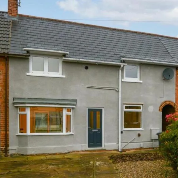 2 bedroom minimalist home from home with parking, hotel in Ilkeston