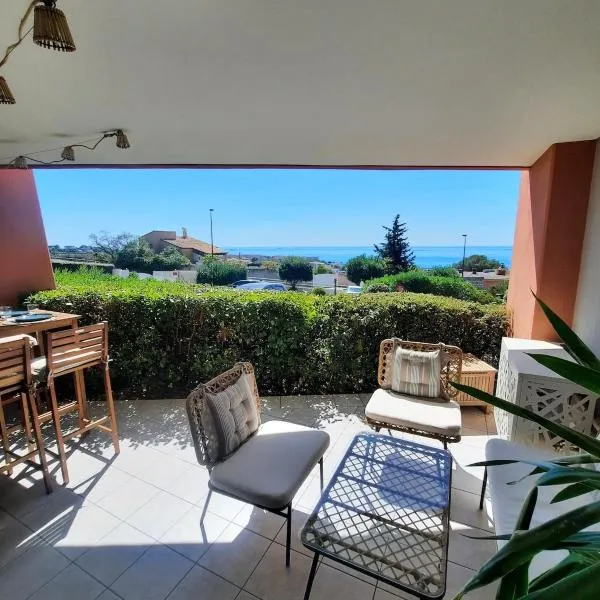 Appartement vue mer - Calme - Parking - Tennis - Piscine été, hotel en Sète