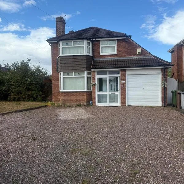 The RS Inn Cozy Homestay Premium Private Rooms With Parking Near Birmingham Airport, Lake Park For Solo, Couples & Family, hotel in Kingshurst
