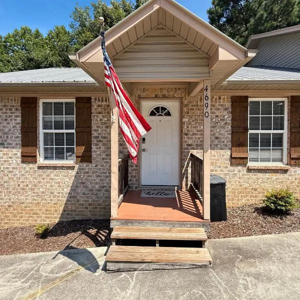 Cozy 2 Bedroom Townhouse Near Lake and Restaurants, hotel in Guntersville