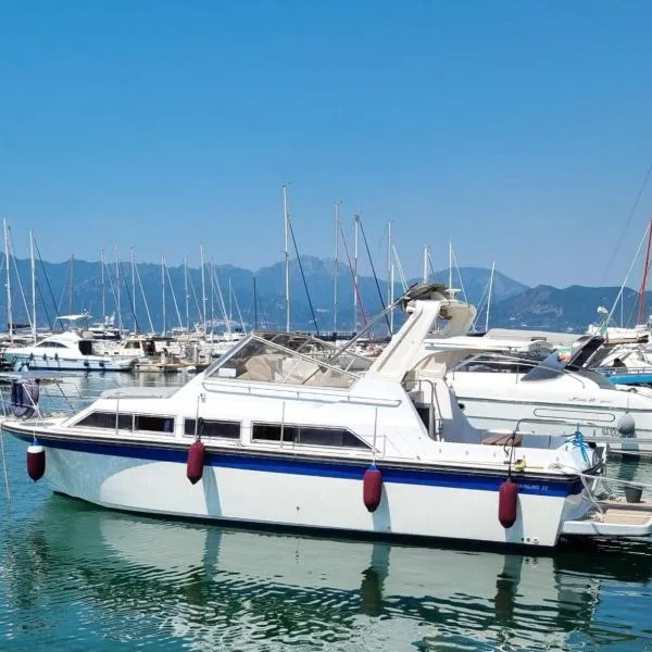 Salerno B&B on Boat Poetica, ξενοδοχείο σε Mercatello
