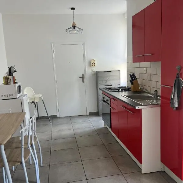 Rugles에 위치한 호텔 Apt F2 1er étage centre ville face a l église