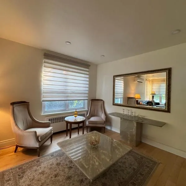 Charming Home Park View Family-Ready, hotel en Montreal