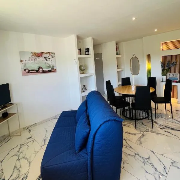 Decazeville में, होटल T3 tout confort avec parking privé & climatisation