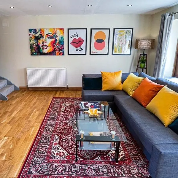 Stylish Stratford upon Avon Stay - Gated Parking - Sleeps 6, hotel in Stratford-upon-Avon