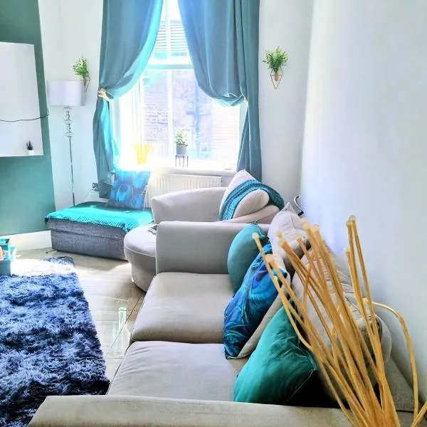 Huddersfield Town Canal Retreat pet friendly, hotel in Lindley