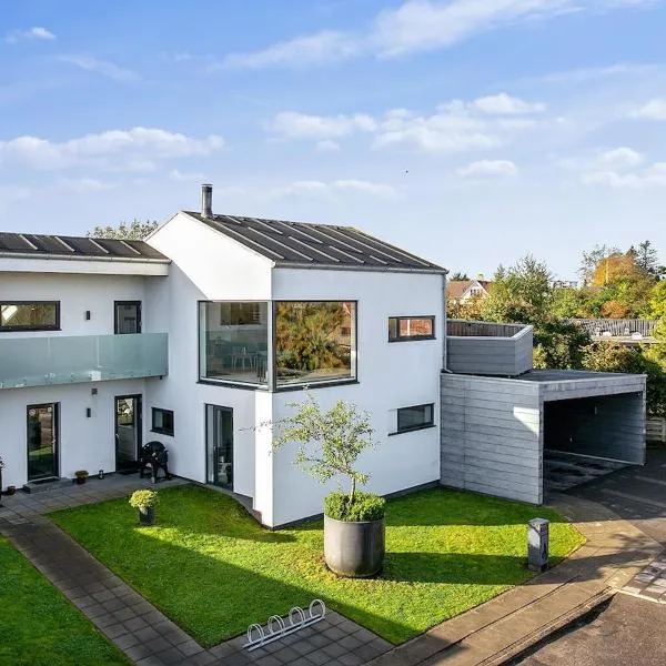 Anneks med eget toilet og bad - gratis parkering, hotel v destinaci Horsens