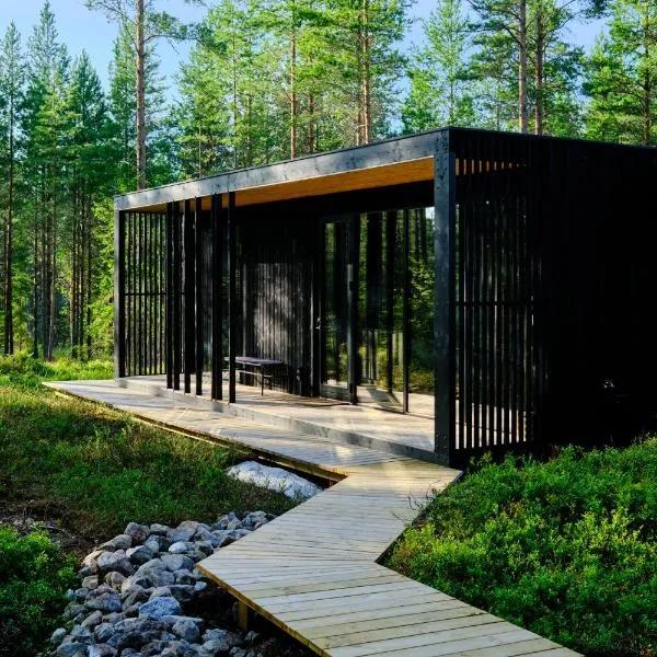 Coastal Forest Cabin in Sweden, hotel u gradu Sederhamn