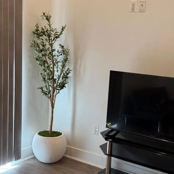 Modern 1-Bedroom Apartment in Downtown Baltimore, hotel in Baltimore