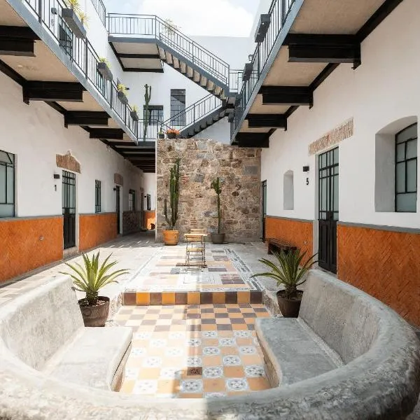 Casa 212 con WIFI alta velocidad y estacionamiento, hotel in Puebla